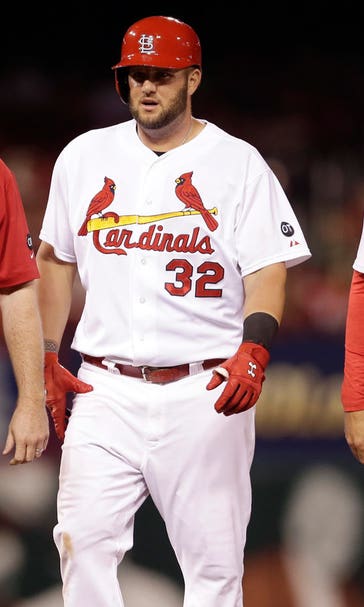 Cardinals' Adams injured running bases, removed in 5th inning
